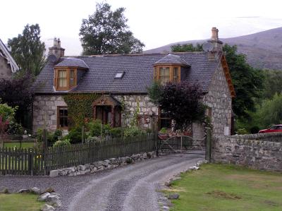 Breamar - Stone Cottage