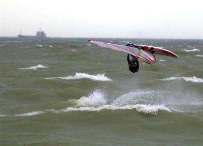 v3/03/568303/3/50317916.windsurf17.jpg
