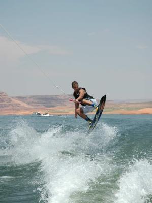 wakeboarding_and_waterskiing