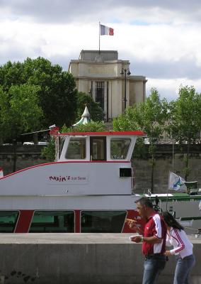 Maxim's sur Seine