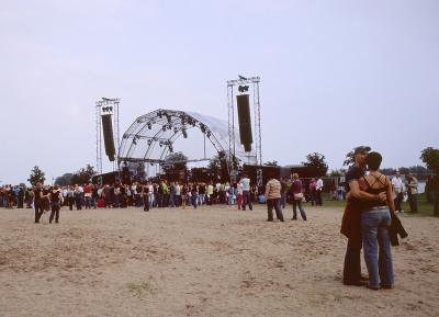 Crowd is arriving