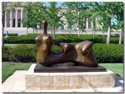 Nelson-Atkins Museum Of Art, Henry Moore Sculpture