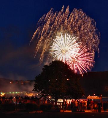 v3/06/371906/3/45600710.CanadaDayFireworks010lampgone.jpg