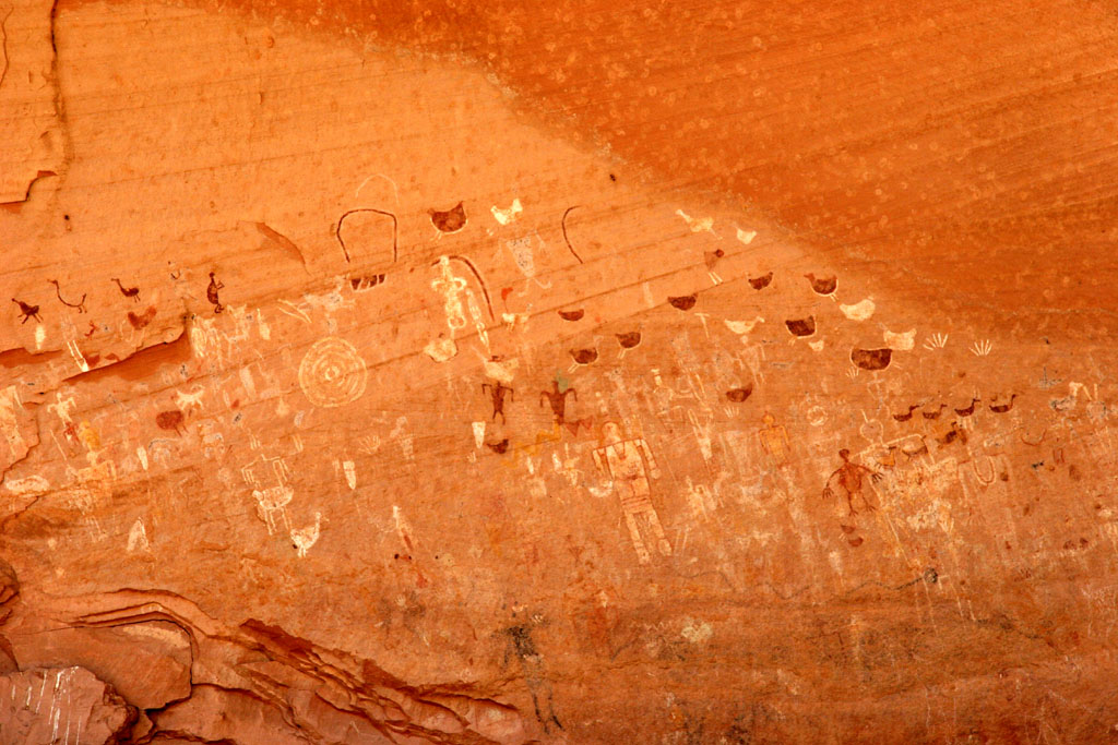 Characteristic Basketmaker (Prior to 450 AD) Figures (Men, Lower Right) & Lots of Birds, Blue Bull Cave Ruins