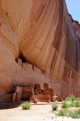 The Lower Chacoan Great House Core-&-Veneer Achitecture.  Note the T-Shaped Doorway, and Kiva Directly Below.   White House Ruin