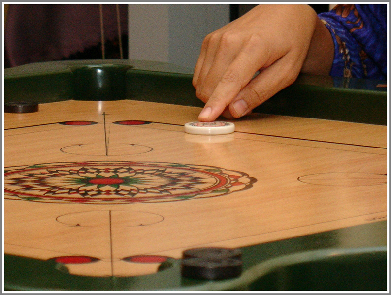 A ladys hand & a carrom board by Tabrizi