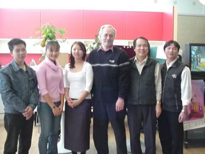 Ông Viện Trưởng của College gặp SV VN - College President meeting with VNse students