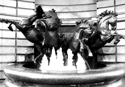 Fountain in Piccadilly Circus