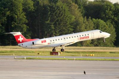 Swiss ERJ145 departing from Kloten, Zurich