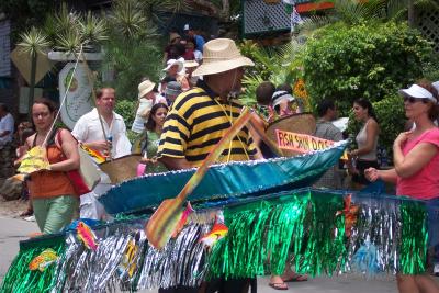 v3/09/338709/3/46610515.Parade9.jpg
