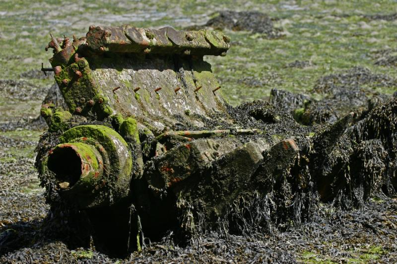 Epaves de l'île Berder - Vieux moteur d'un bateau de pêche