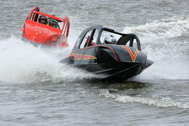 Courses de 2CV turbo-nautiques en Anjou