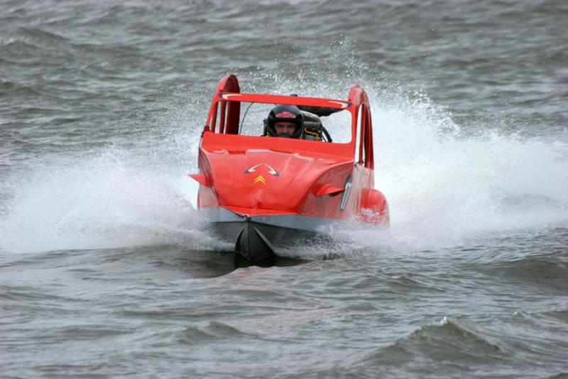 Courses de 2CV turbo-nautiques en Anjou