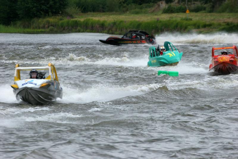 Courses de 2CV turbo-nautiques en Anjou