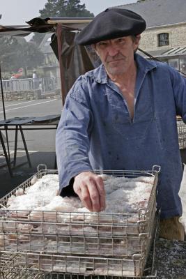 Jeudi 5 mai - Salage et fumage de poissons  Port-Navalo