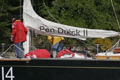 Pen Duick II remonte la rivire d'Auray - Semaine du Golfe 2005