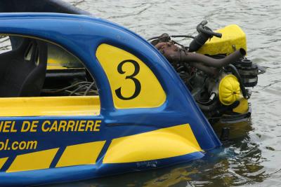 Courses de 2CV turbo-nautiques en Anjou