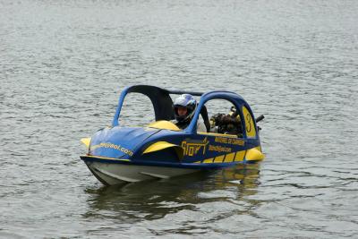 Courses de 2CV turbo-nautiques en Anjou