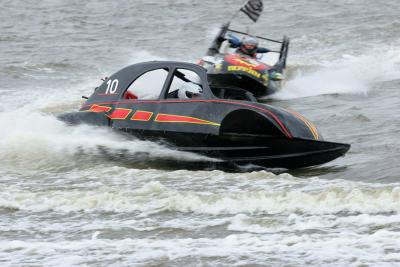 Courses de 2CV turbo-nautiques en Anjou