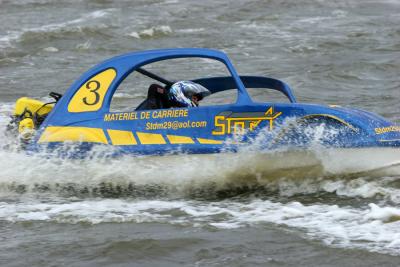 Courses de 2CV turbo-nautiques en Anjou