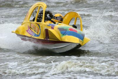 Courses de 2CV turbo-nautiques en Anjou