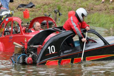 Courses de 2CV turbo-nautiques en Anjou