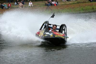 Courses de 2CV turbo-nautiques en Anjou