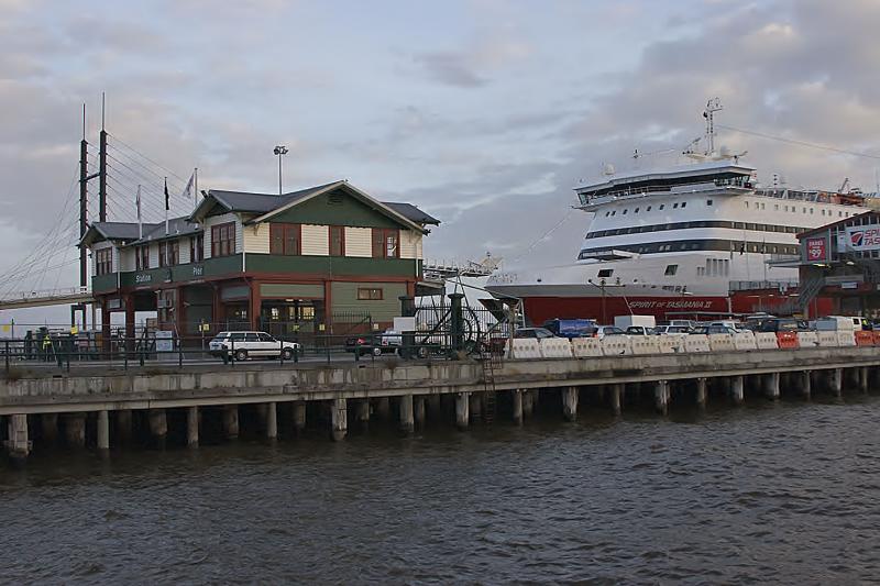 Station Pier 100s f6_3 ISO100 28mm.jpg