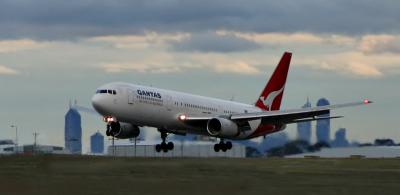 Qantas touch down.jpg