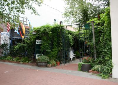 The welcoming front of the Bier Garden