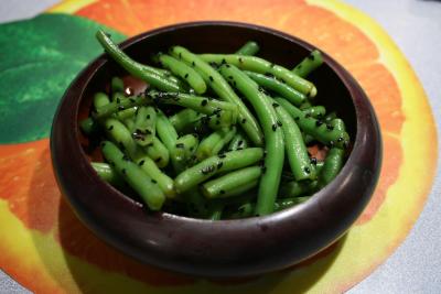 Green beans with black sesame