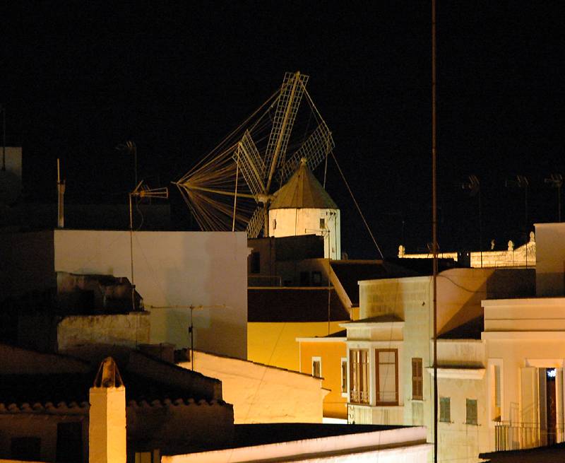 Es Mol by night