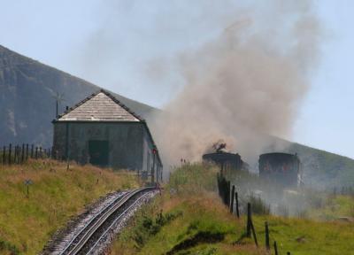 Trains meet on Mt. Snowdon.