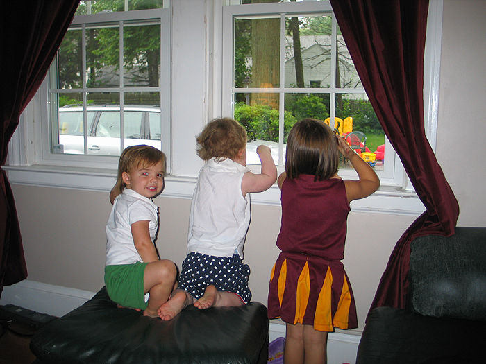 girls_window_sm.jpg