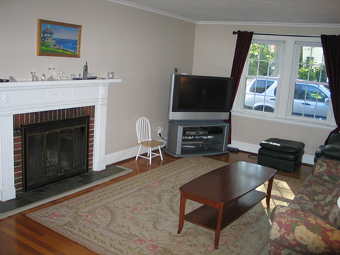 27sale_livingroom.jpg