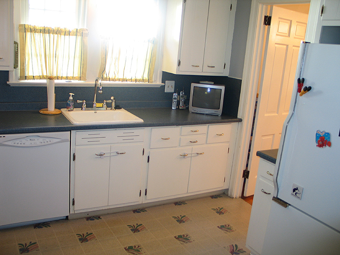 house_forsale_kitchen2.jpg