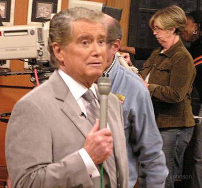 Regis thanks the crowd after the show