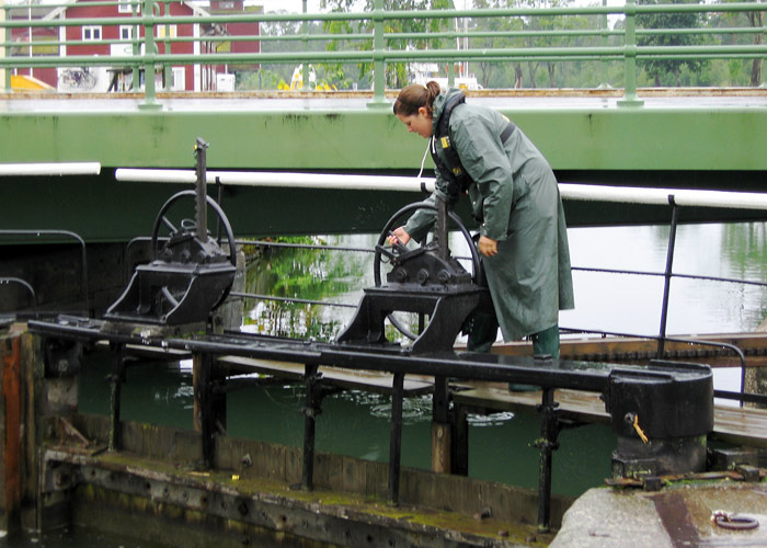 Lock attendant