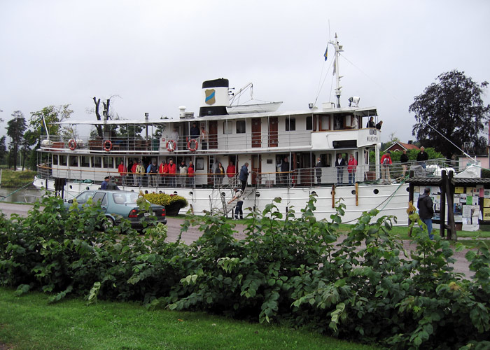 Cruise ships go up and down the canal