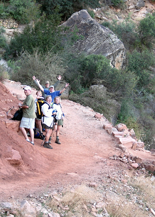 Happy hikers (GI)