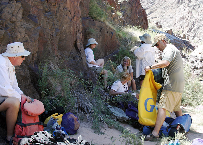 Packing for the float (GI)