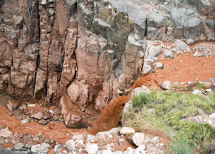 Brown waterfall (GI)