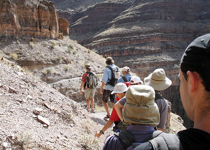 With the hikers (GI)