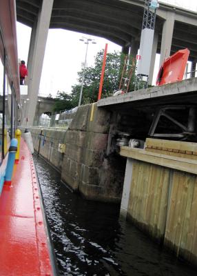 Tour boat in the lock