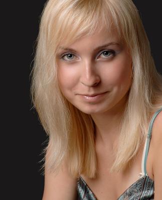 Gosia-Portrait-Web.jpg