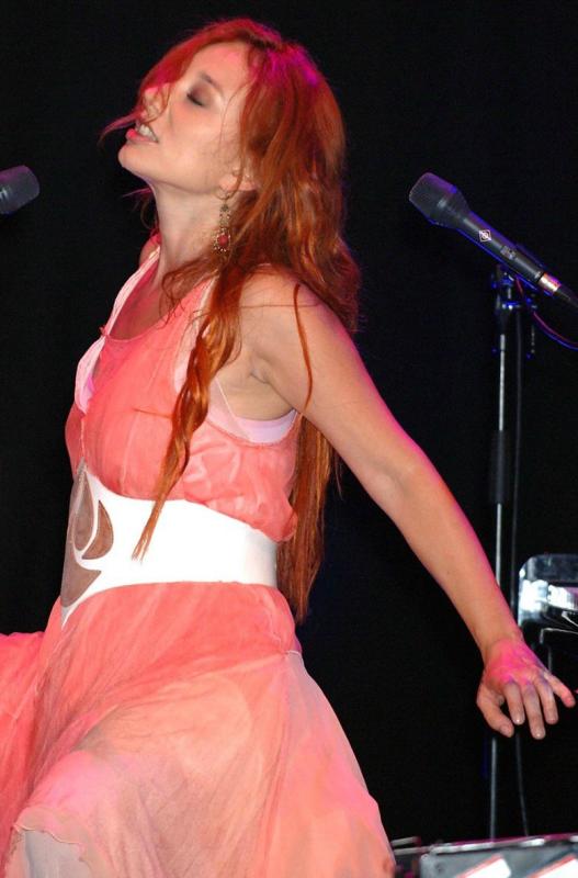 toriamosperform18dz.jpg