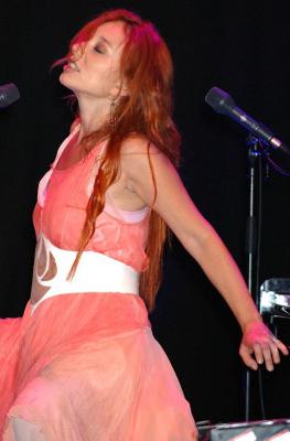 toriamosperform18dz.jpg