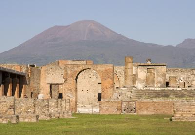 pompei and vesuvius.jpg