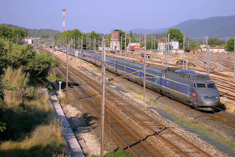 Double unity of TGV Sud-Est at Carnoules.