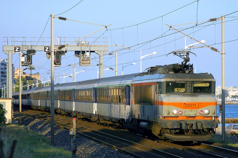 The BB22311 and a long night-train going to Strasbourg, in the East of France, seen at Cannes.